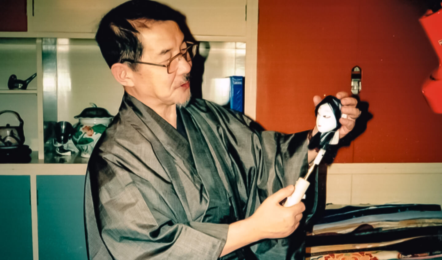 「東京渋谷区千駄ヶ谷のアトリエにて」はじめて訪れたアトリエで案内してくれる川本喜八郎さん (1992年1月10日)