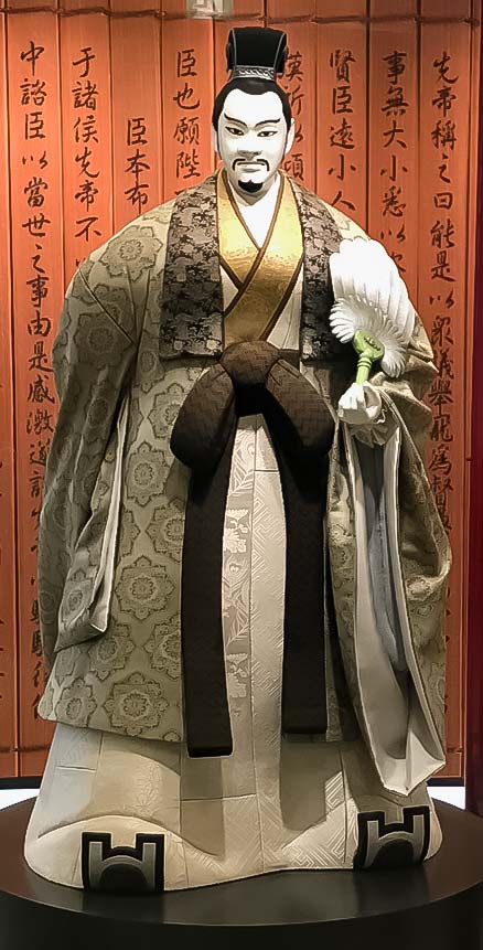 飯田市川本喜八郎人形美術館のエントランスホールの諸葛亮孔明像